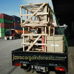 In queue before entering the warehouse www.javacargoindonesia.com